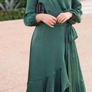 •GAL MEETS GLAM• Jennifer Shimmer Satin Wrap Dress